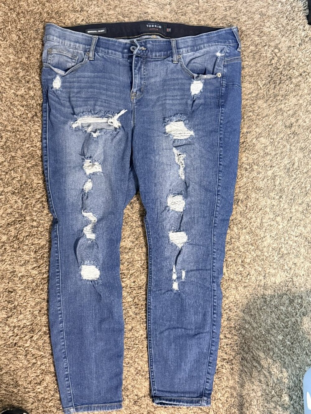 Torrid Womens Distressed Bombshell Skinny Jeans Size 20s Medium Wash